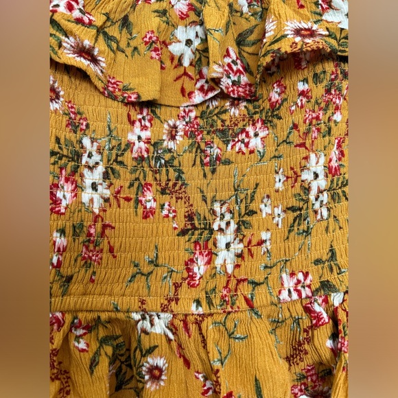 Off the shoulder floral blouse 💛🧡 - Picture 5 of 6